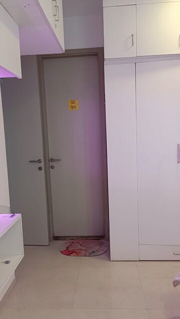 Room in 1 BHK Apartment at Sheth Vasant Oasis, Andheri East – for Rent