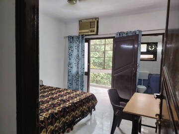 Bedroom in 1 BHK Apartment at Karol Bagh – for Rent