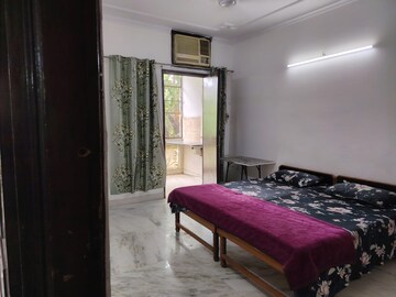 Bedroom in 1 BHK Apartment at Karol Bagh – for Rent