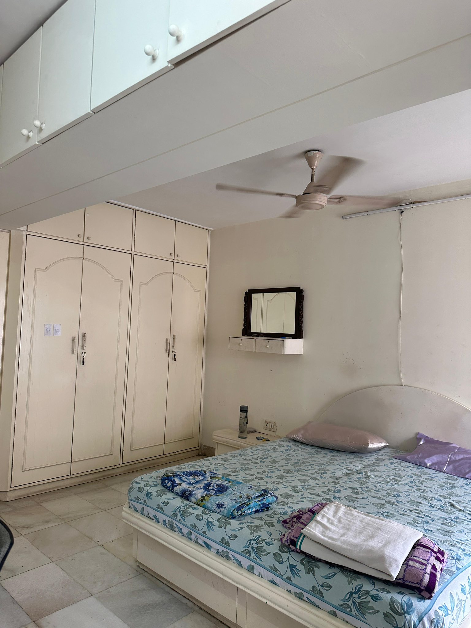 3 BHK 900 Sq.Ft. Apartment in Lokhandwala Complex