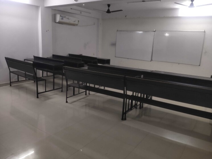 undefined, boring road Commercial Office Space 2000 Sq.Ft. In Boring Road Patna 9052355