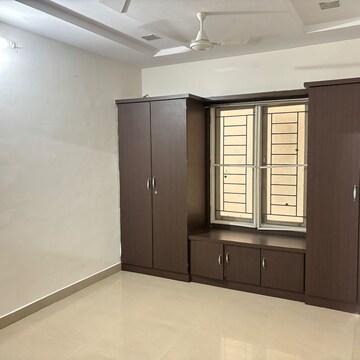 Room in 2 BHK Builder Floor at Madhapur – for Rent
