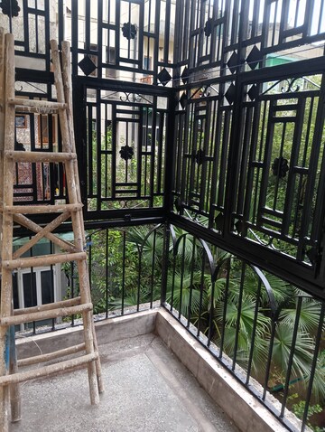 Balcony in 1 BHK Apartment at Sai Apartments Noida, Sector 71 – for Rent