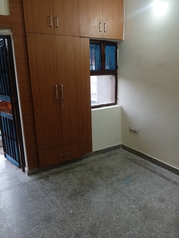 Room in 1 BHK Apartment at Sai Apartments Noida, Sector 71 – for Rent