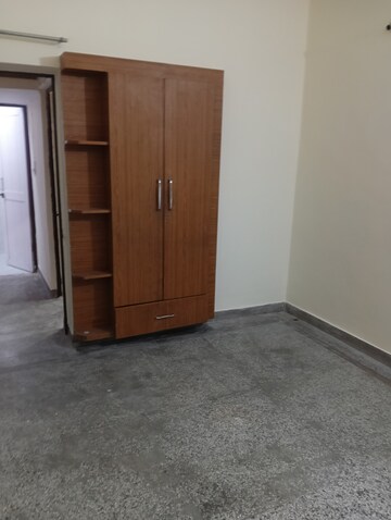 Room in 1 BHK Apartment at Sai Apartments Noida, Sector 71 – for Rent
