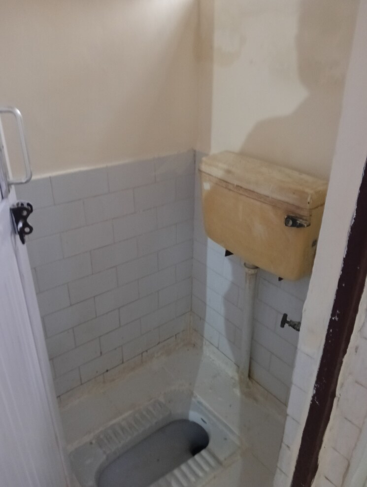 Bathroom, sai-apartments-noida 1 Bedroom 550 Sq.Ft. Apartment In Sector 71 Noida 9052364