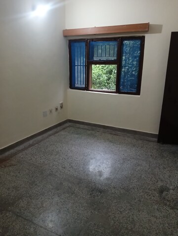 Room in 1 BHK Apartment at Sai Apartments Noida, Sector 71 – for Rent