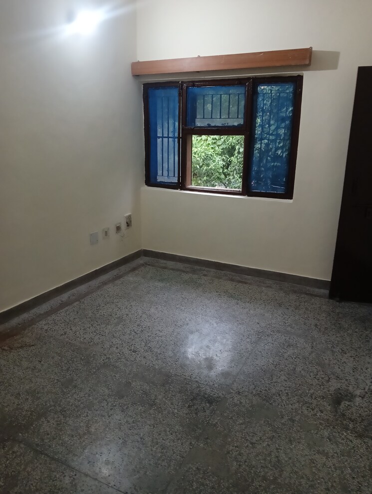 Room, sai-apartments-noida 1 Bedroom 550 Sq.Ft. Apartment In Sector 71 Noida 9052364