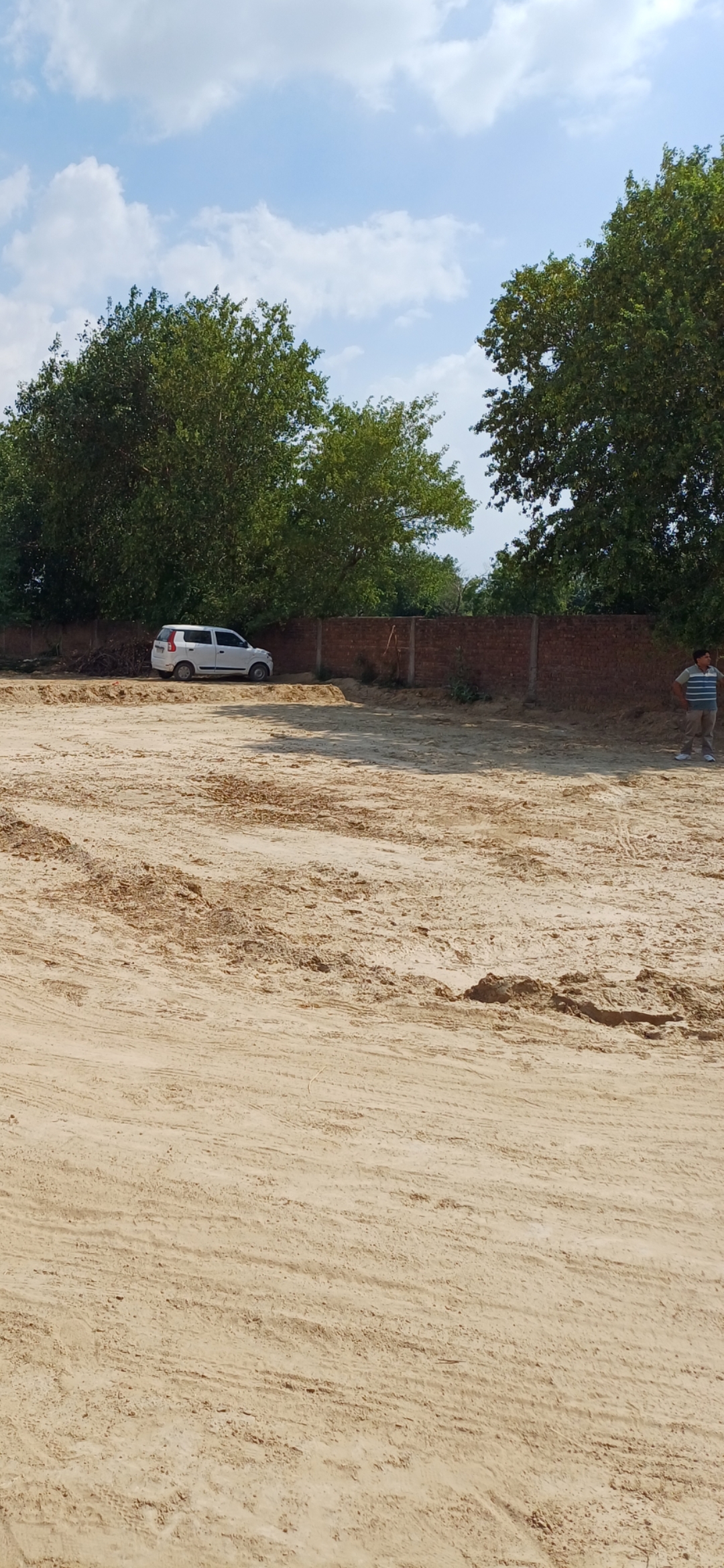 Plot For Sale in Om Associates 