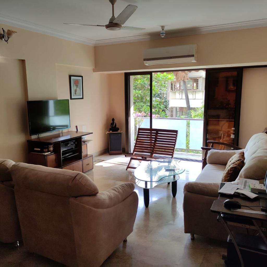 3 BHK + Servant Room Apartment For Rent in Yari Road 