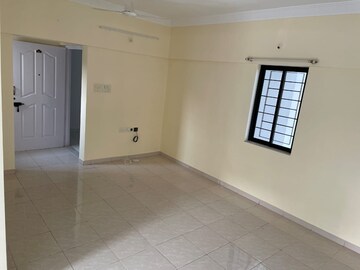 Room in 2 BHK Apartment at Rohan Garima Phase II, Model Colony – for Rent