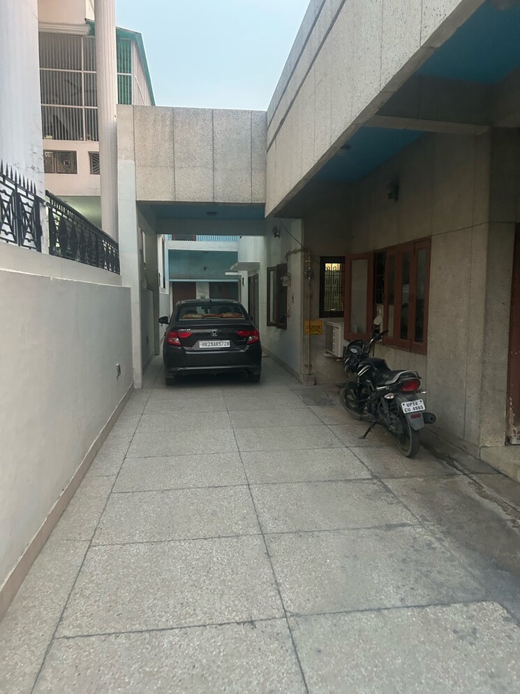 Parking, kavi nagar block h 4 Bedroom 4500 Sq.Ft. Independent House In Kavi Nagar Block H Ghaziabad 9050596