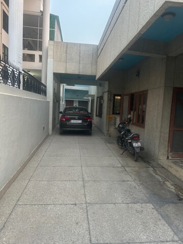 Parking in 4 BHK Independent House at Kavi Nagar Block H – for Sale