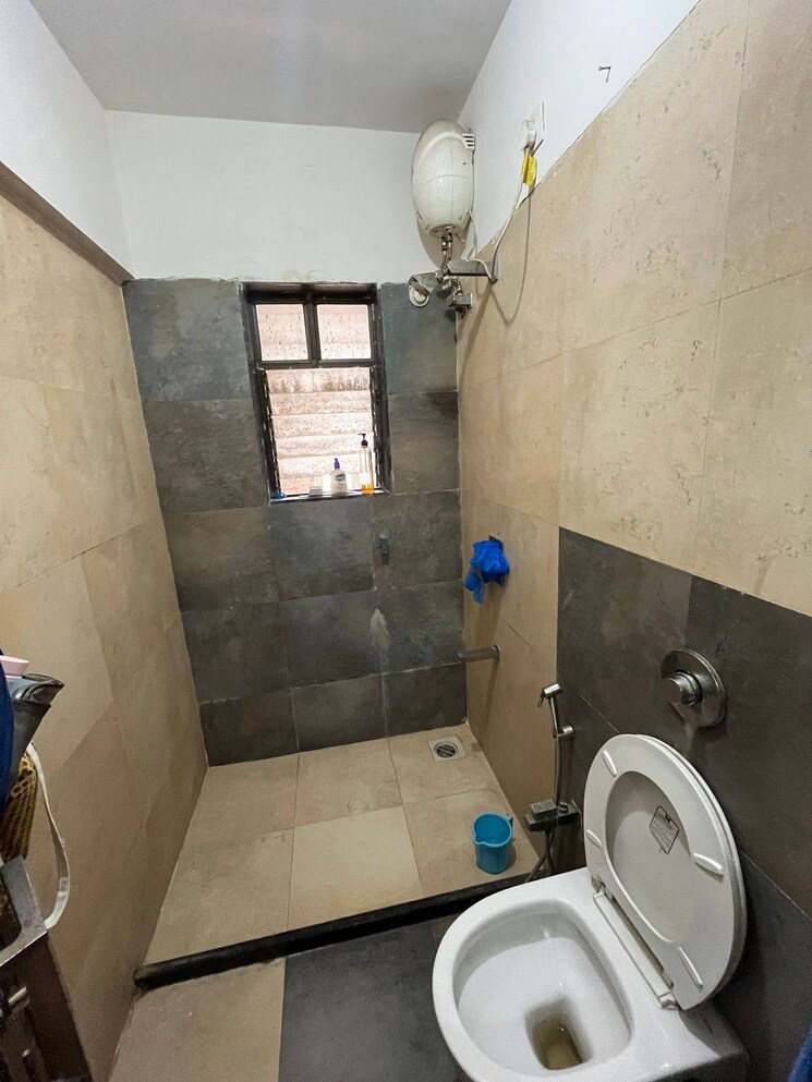 Bathroom, seven-bungalow 3 Bedroom 1100 Sq.Ft. Apartment In Andheri West Mumbai 9052408