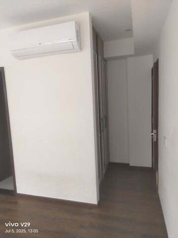 Room in 2.5 BHK Apartment at Anant Raj Ashok Estate, Sector 63a – for Sale