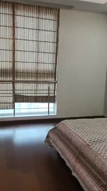 Room in 4 BHK Apartment at Assotech Celeste Towers, Sector 44 – for Rent