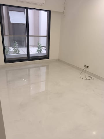 Room in 3 BHK Apartment at Lokhandwala Complex, Andheri West – for Rent