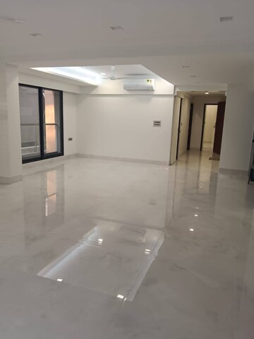 Room in 3 BHK Apartment at Lokhandwala Complex, Andheri West – for Rent