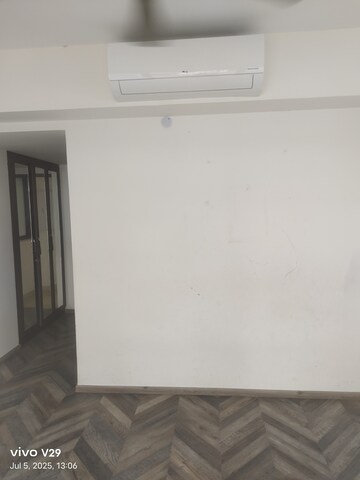 Room in 2.5 BHK Apartment at Orchid Island, Sector 51 – for Sale