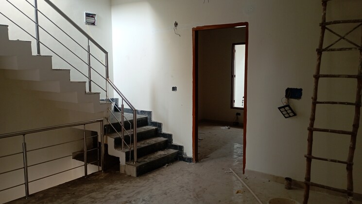 Room, ambala highway 3 Bedroom 100 Sq.Yd. Independent House In Ambala Highway Zirakpur 9052430