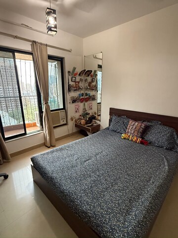 Bedroom in 3 BHK Apartment at Andheri West – for Rent