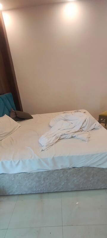 Bedroom in 6+ BHK Independent House at Gomti Nagar – for Rent