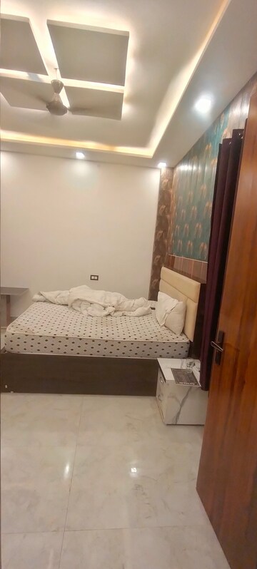 Bedroom in 6+ BHK Independent House at Gomti Nagar – for Rent