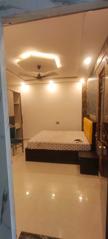 Bedroom in 6+ BHK Independent House at Gomti Nagar – for Rent