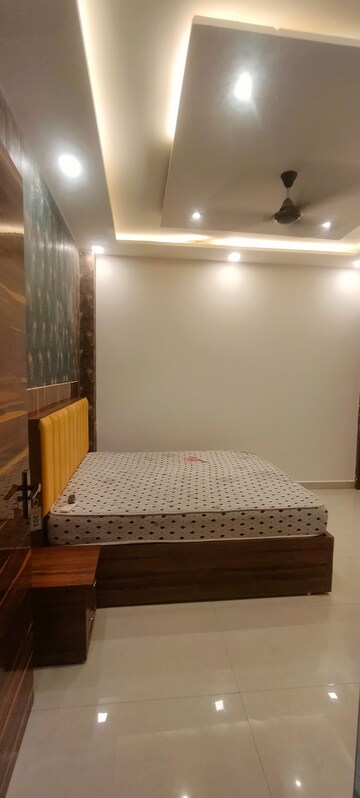 Bedroom in 6+ BHK Independent House at Gomti Nagar – for Rent
