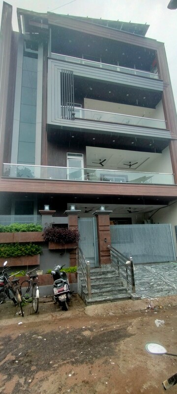6+ BHK Independent House For Rent in Gomti Nagar