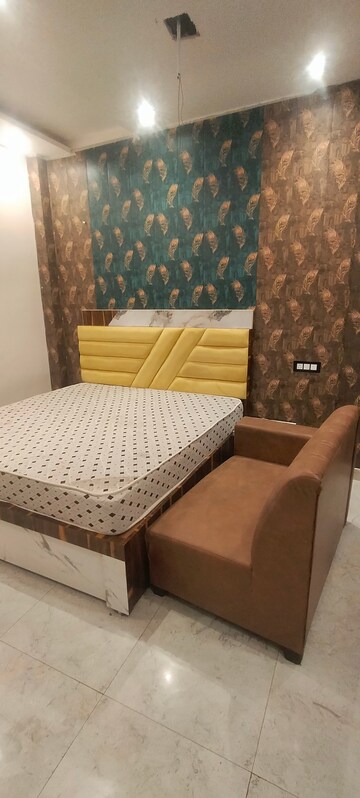 Bedroom in 6+ BHK Independent House at Gomti Nagar – for Rent