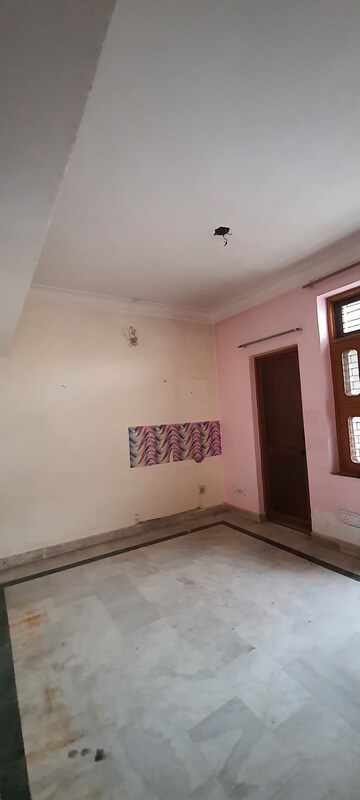 Furnished Amenities in 2.5 BHK Independent House at Sector 7 – for Rent