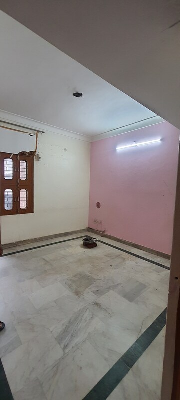 Furnished Amenities in 2.5 BHK Independent House at Sector 7 – for Rent