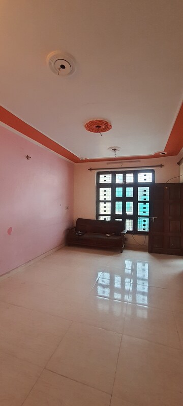 Room in 2.5 BHK Independent House at Sector 7 – for Rent