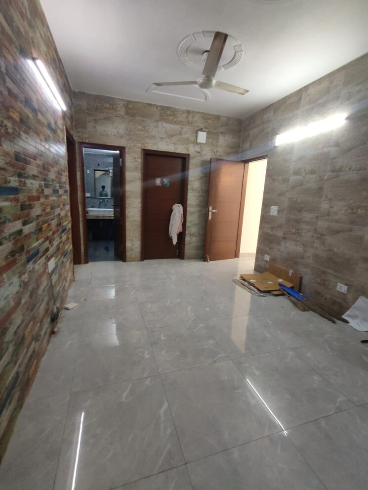 Room, south extension ii 3 Bedroom 2000 Sq.Ft. Apartment In South Extension ii Delhi 9052490