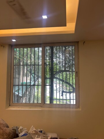 Room in 3 BHK Apartment at South Extension ii – for Rent
