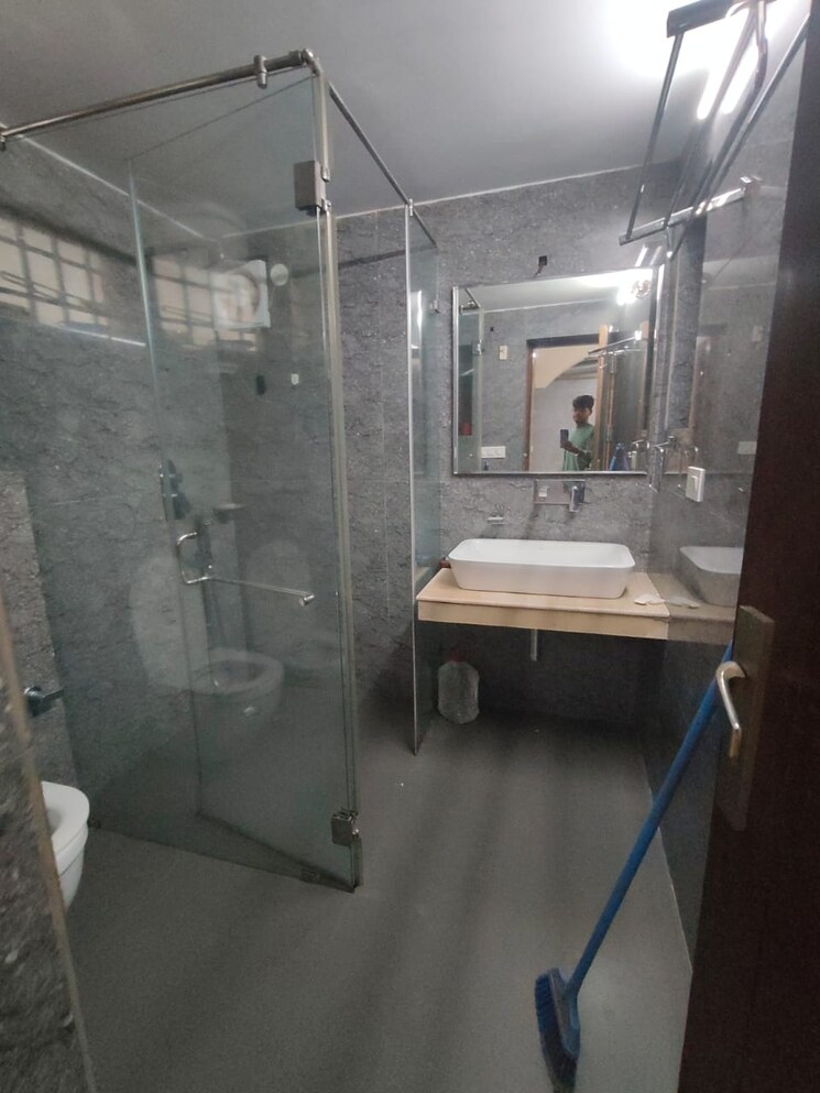 Bathroom, south extension ii 3 Bedroom 2000 Sq.Ft. Apartment In South Extension ii Delhi 9052490