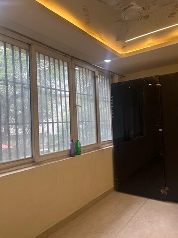 Room in 3 BHK Apartment at South Extension ii – for Rent