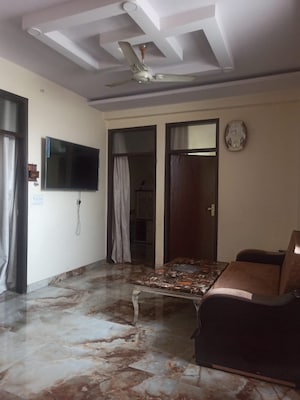 Living Room in 2.5 BHK Builder Floor at Mayur Vihar Phase 1 – for Sale
