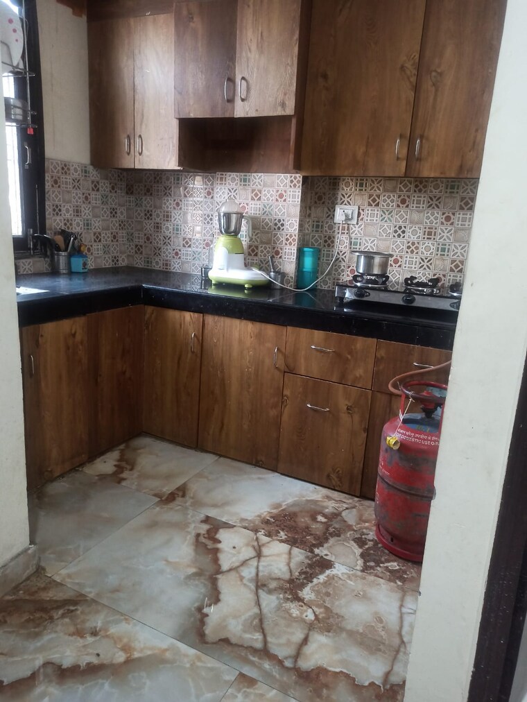 Kitchen, mayur vihar phase 1 2.5 Bedroom 950 Sq.Ft. Builder Floor In Mayur Vihar Phase 1 Delhi 9052509