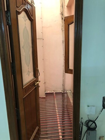 Building Lobby in 4 BHK Builder Floor at Sector 61 – for Rent