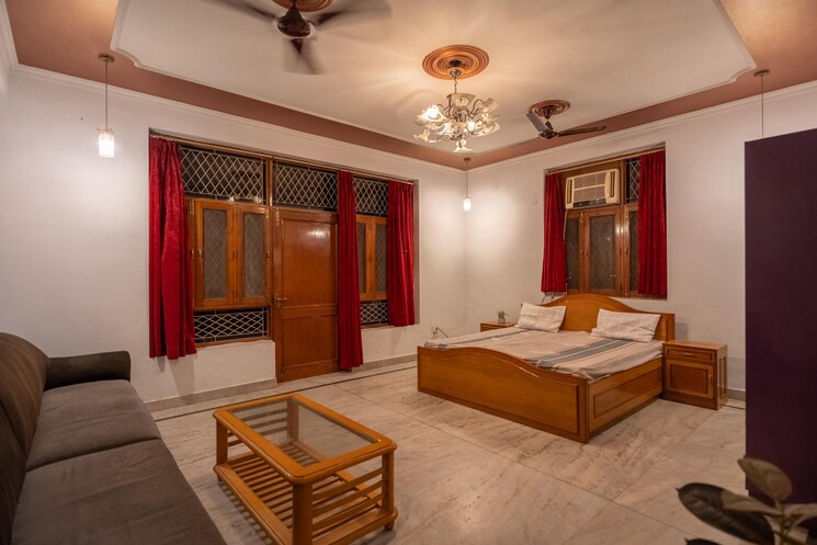 Living Room, sector 52 4 Bedroom 450 Sq.Mt. Builder Floor In Sector 52 Noida 9052541