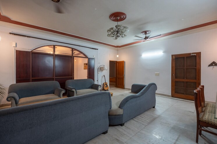 Living Room, sector 52 4 Bedroom 450 Sq.Mt. Builder Floor In Sector 52 Noida 9052541