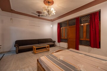 Bedroom in 4 BHK Builder Floor at Sector 52 – for Rent