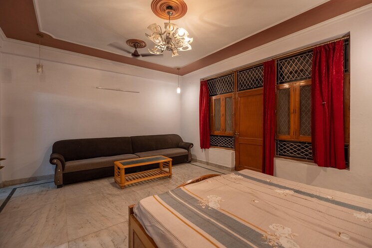 Bedroom, sector 52 4 Bedroom 450 Sq.Mt. Builder Floor In Sector 52 Noida 9052541
