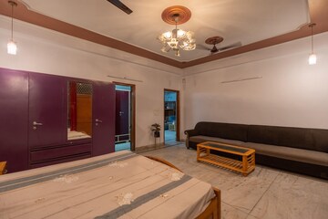 Furnished Amenities in 4 BHK Builder Floor at Sector 52 – for Rent