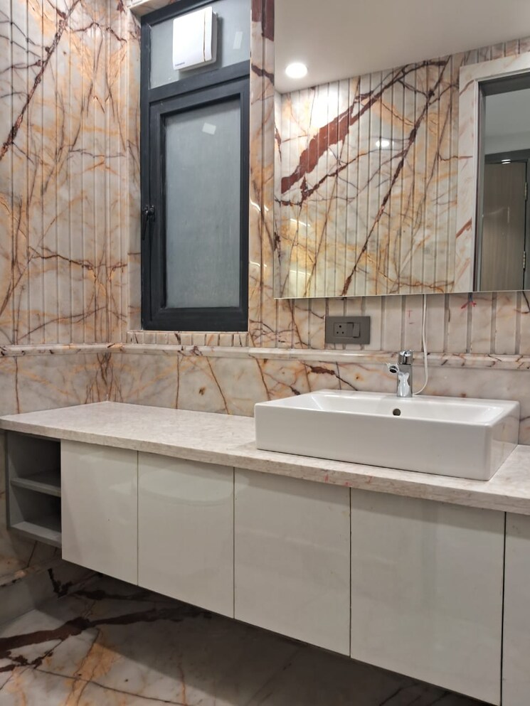 Attached Bathroom, sarvapriya vihar 3 Bedroom 2000 Sq.Ft. Apartment In Sarvapriya Vihar Delhi 9052540