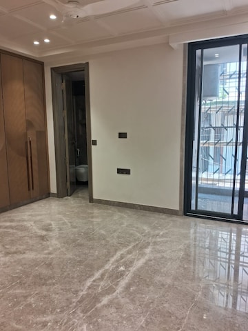 Room in 3 BHK Apartment at Sarvapriya Vihar – for Rent