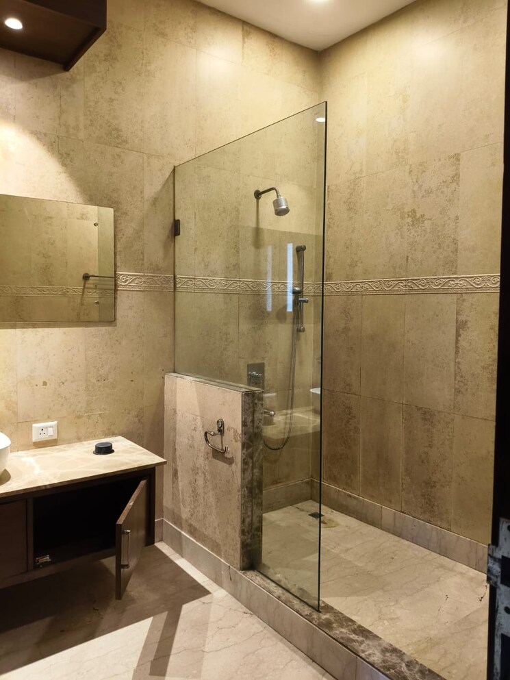 Bathroom, panchsheel park 4 Bedroom 4000 Sq.Ft. Builder Floor In Panchsheel Park Delhi 9052592