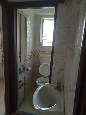 Master Bedroom in 2 BHK Apartment at Kaveri CHS Santacruz, Santacruz East – for Rent